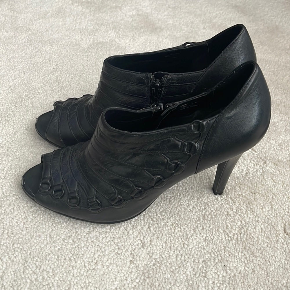 Calvin Klein Nana booties sz 7.5 black